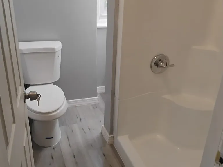 514 W Greenleaf St — Photo 13