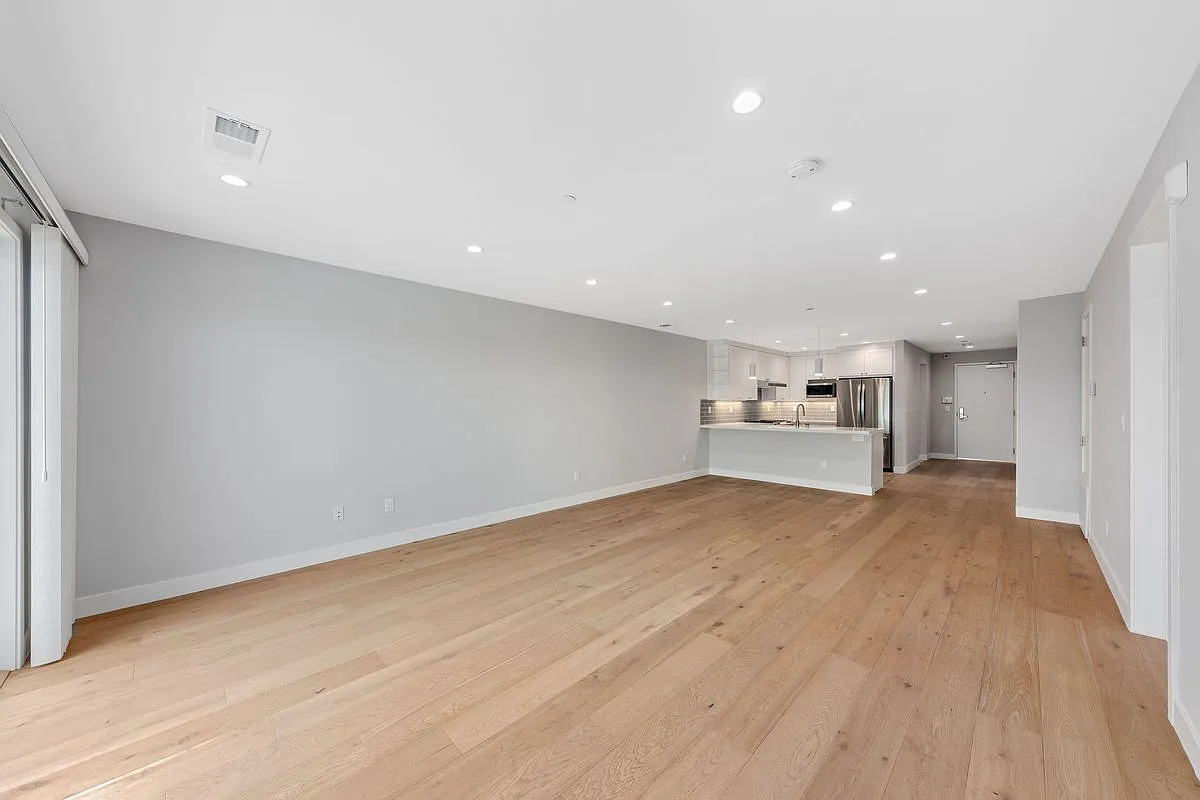 2 bed, 2.0 bath, 1290 sqft, $4,995 — Photo 3