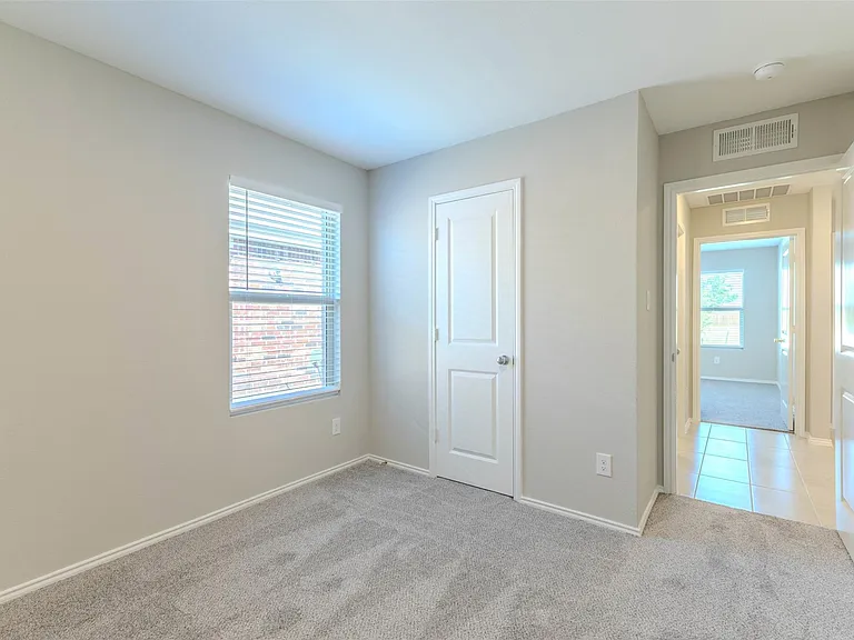 1326 Eldridge Pond St — Photo 4