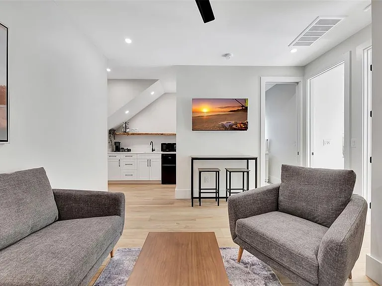 341 Albert St — Photo 24