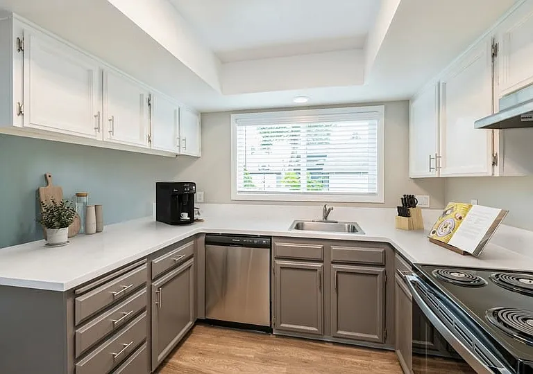 ReNew Rock Creek Townhomes — Photo 4
