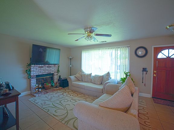 2nd image of 976 Brigadoon Ln