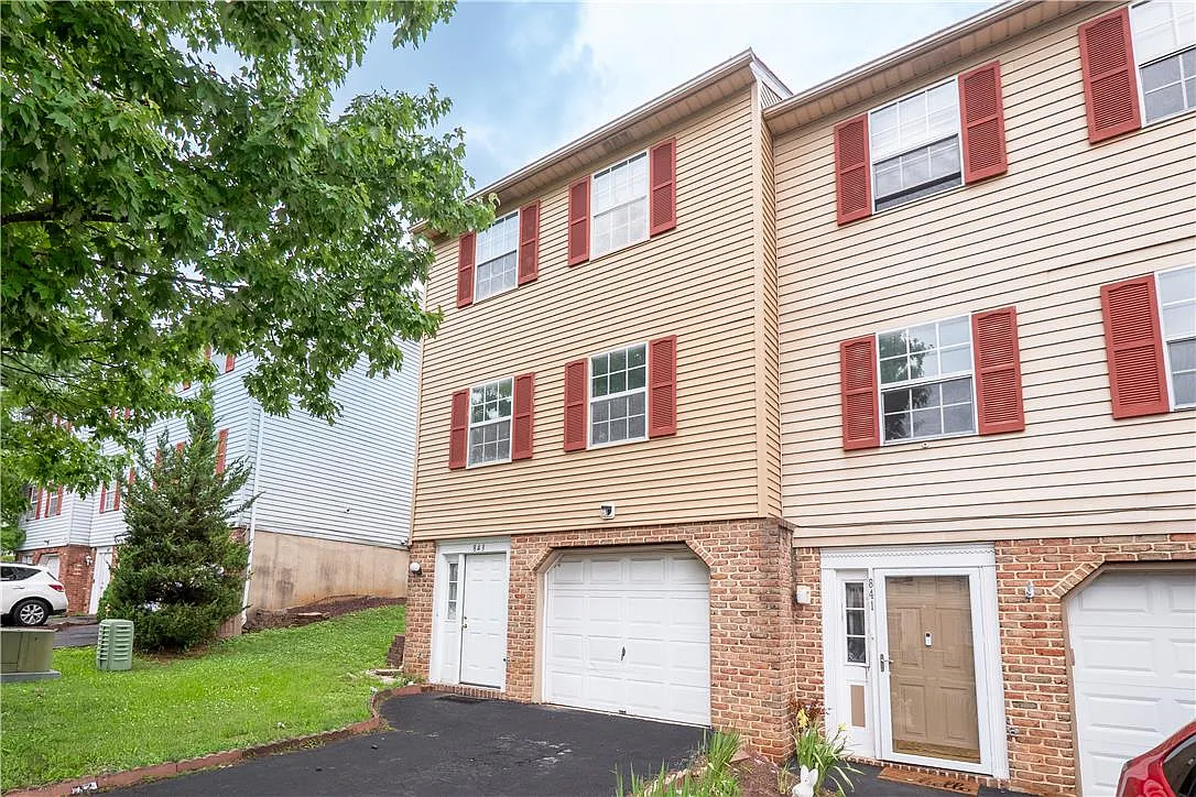 3 bed, 1.5 bath, 1152 sqft, $2,000 — Photo 1