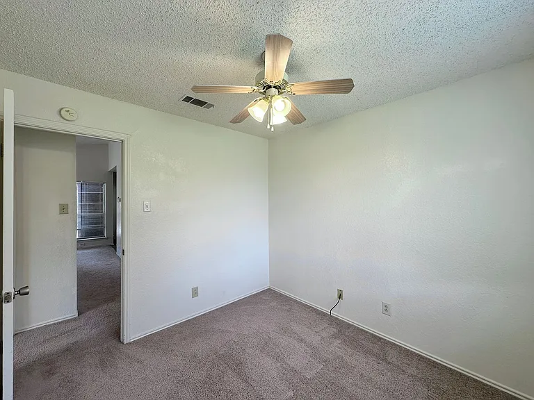 2312 Silverhill Dr — Photo 24