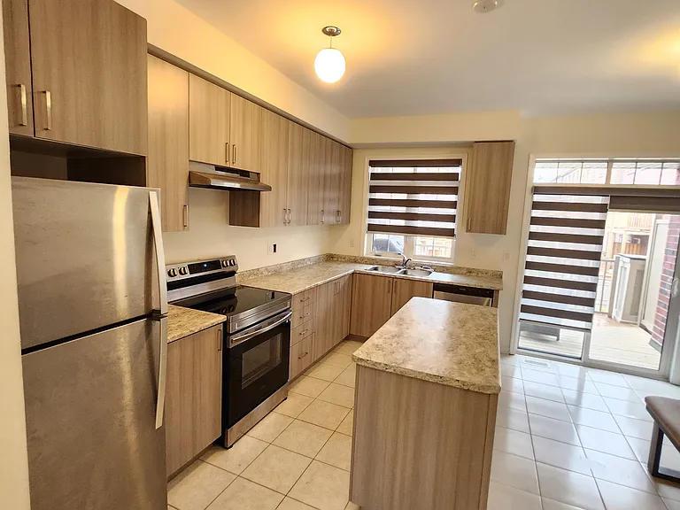 527 Old Harwood Ave E — Photo 12