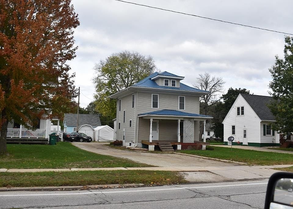 1st image of 510 1st St W
