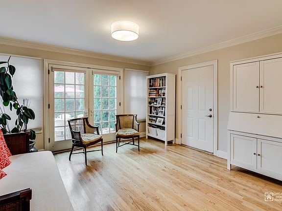 2nd image of 536 Wayland Ave