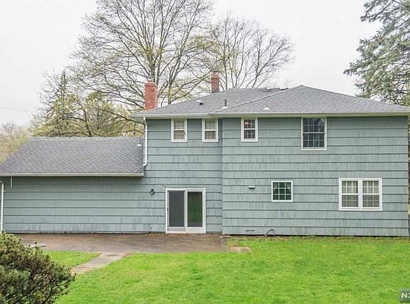 3rd image of 812 Charnwood Dr