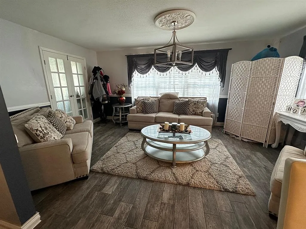 4 bed, 3.0 bath, 1649 sqft, $2,600 — Photo 4