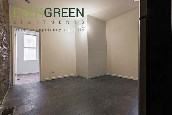 Rented by Evergreen Apartments BK | media 18