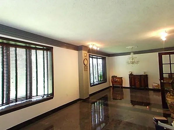 50-14 Browvale Lane image 1 of 8