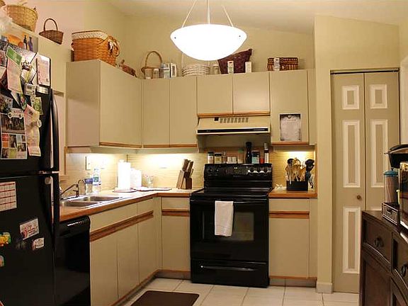 3rd image of 14640 Cedar Creek Pl