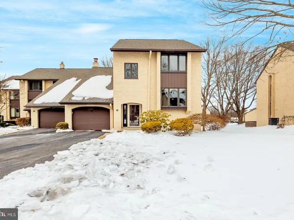 18 Golf Club Dr, Langhorne, PA 19047