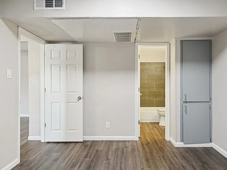 Loft on Louise — Photo 29