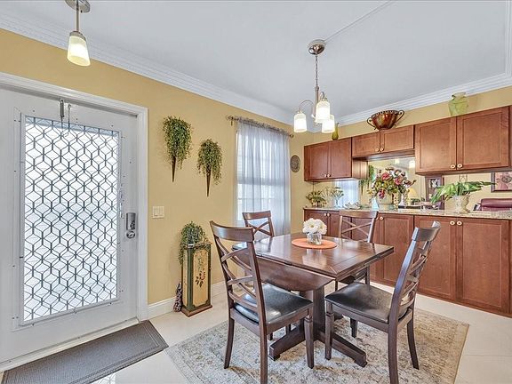 4th image of 2047 Wolverton C #2047