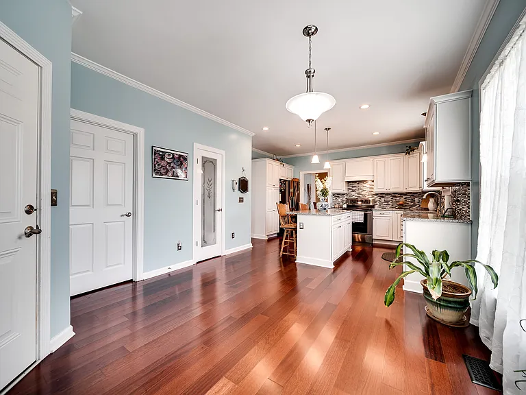 138 Grove Ln S — Photo 31