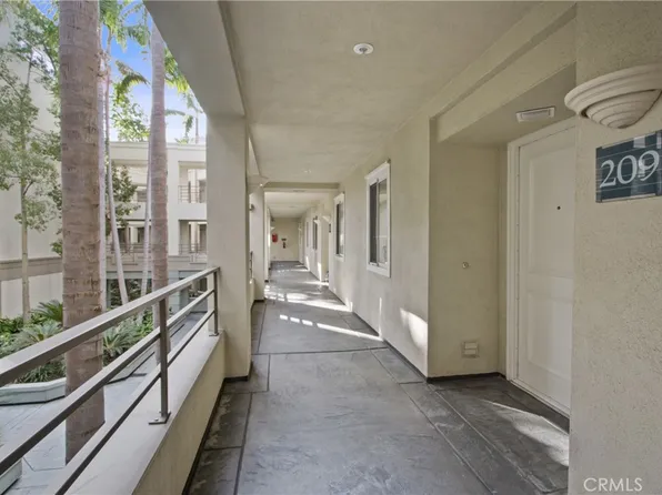 2233 Martin APT 209, Irvine, CA 92612