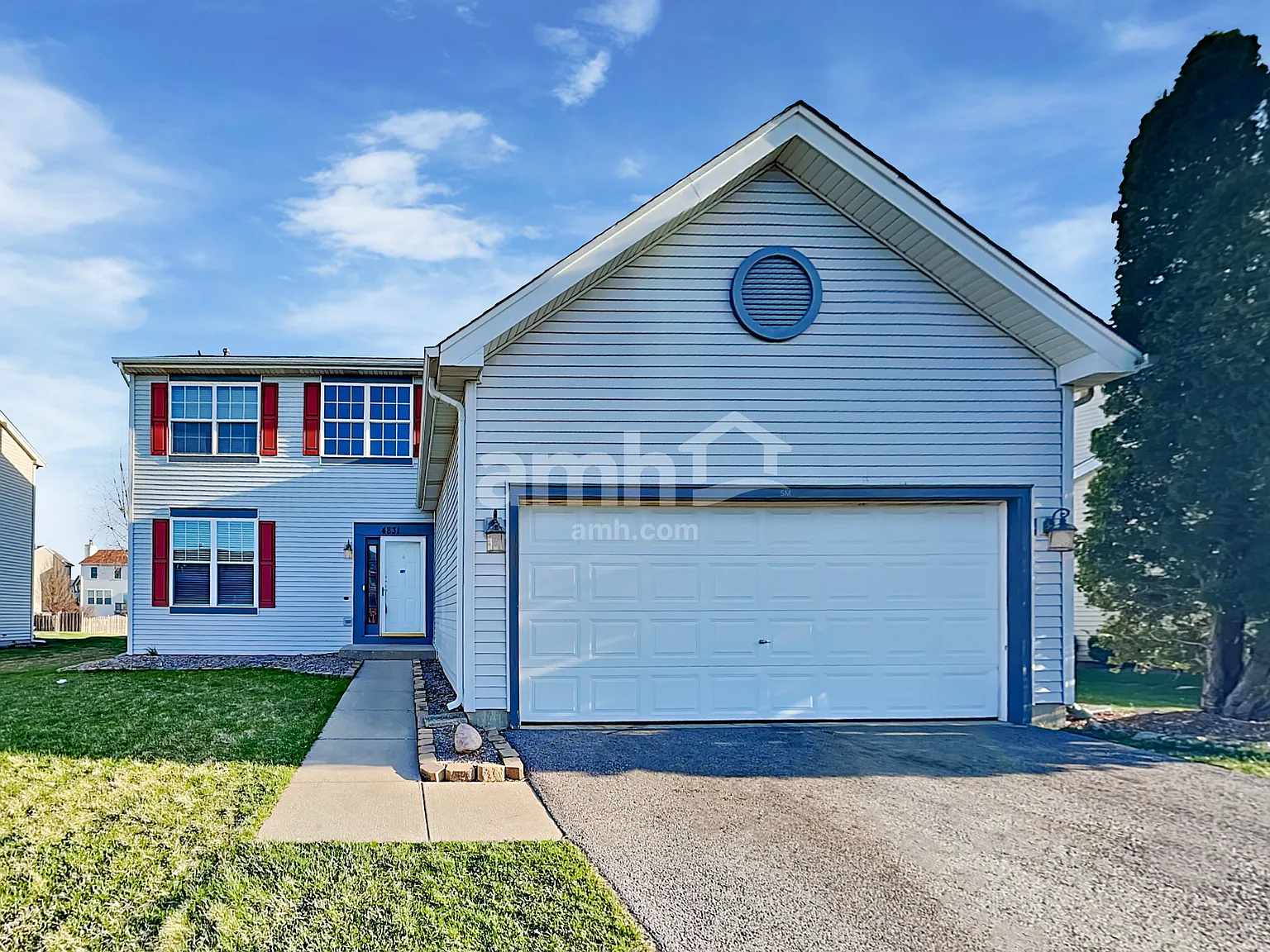 4 bed, 2.5 bath, 1968 sqft, $3,200 — Photo 1