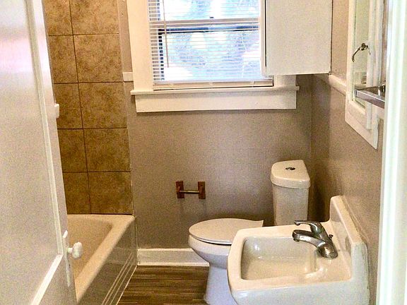 5th image of 2618 44th St