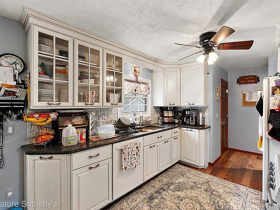 5th image of 2721 Midvale Dr