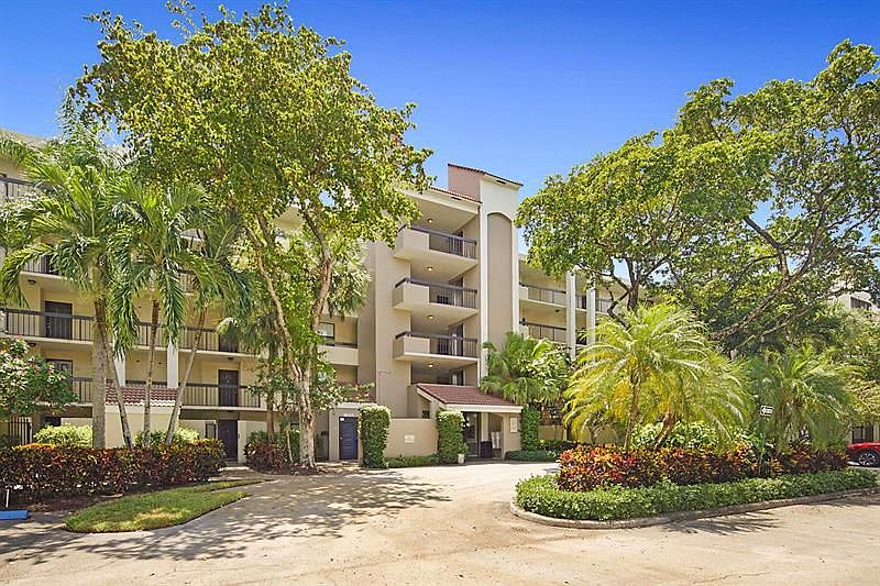 1st image of 2025 Lavers Cir APT D105