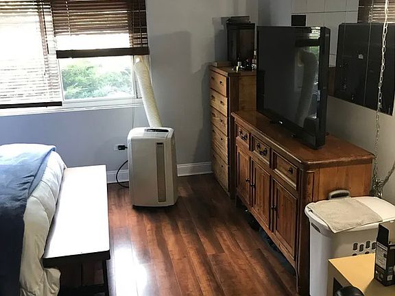 2nd image of 580 Lawrence Ave APT 112