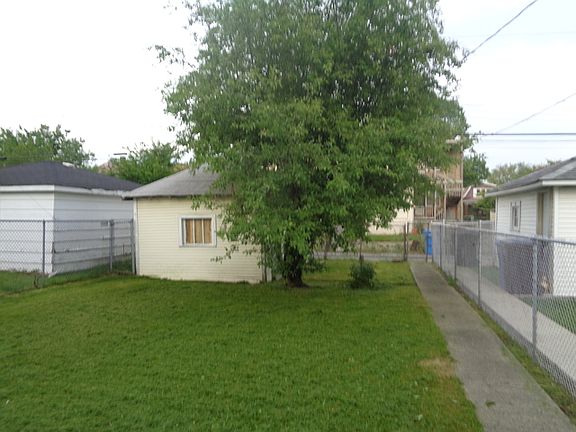 4th image of 7941 S Kingston Ave