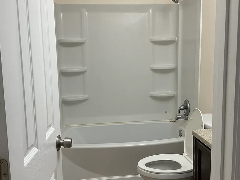 2811 E Oakland Ave #20 — Photo 19