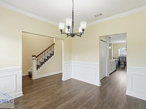 3rd image of 218 Rutledge Dr