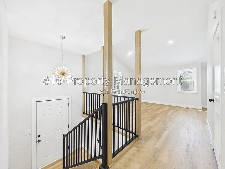 9524 Manning Ave — Photo 11