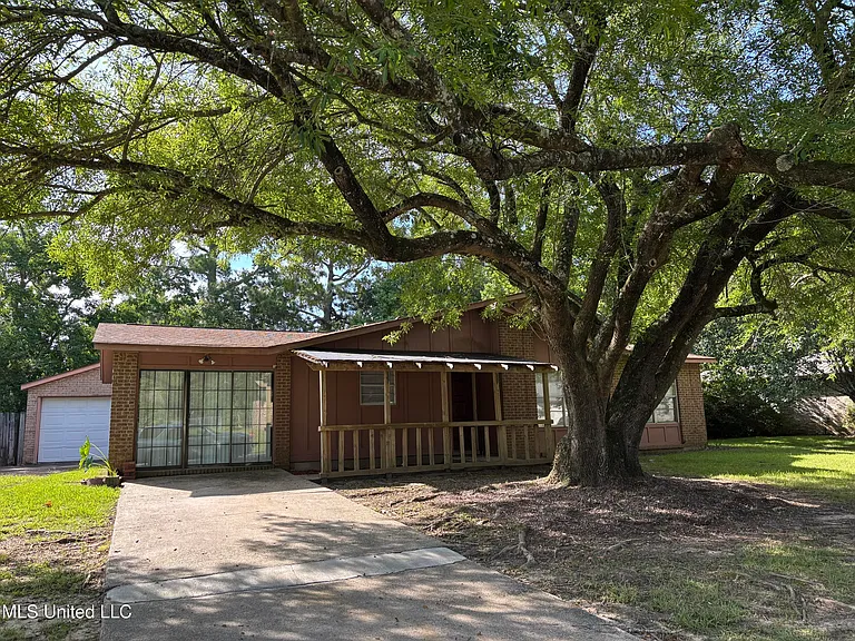 4908 Fairwood Dr — Photo 24