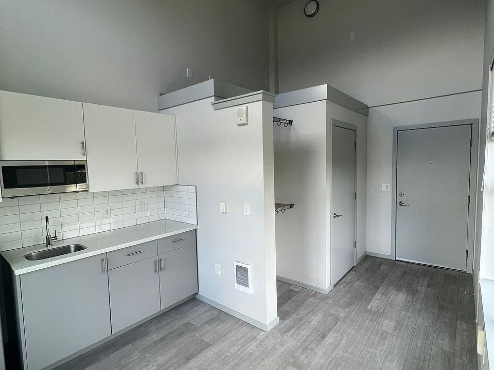 1st image of 1521 NE 41st Ave APT 406