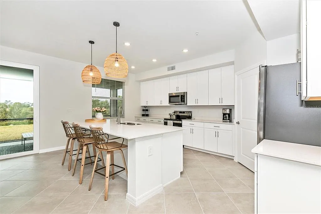3 bed, 2.0 bath, 1789 sqft, $3,000 — Photo 4