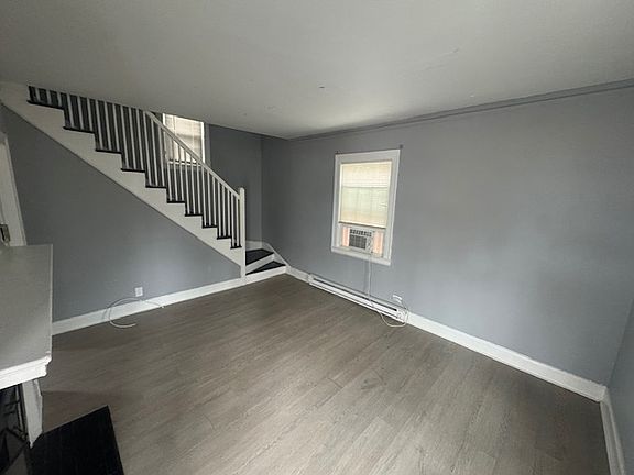 3rd image of 225 Piez Ave