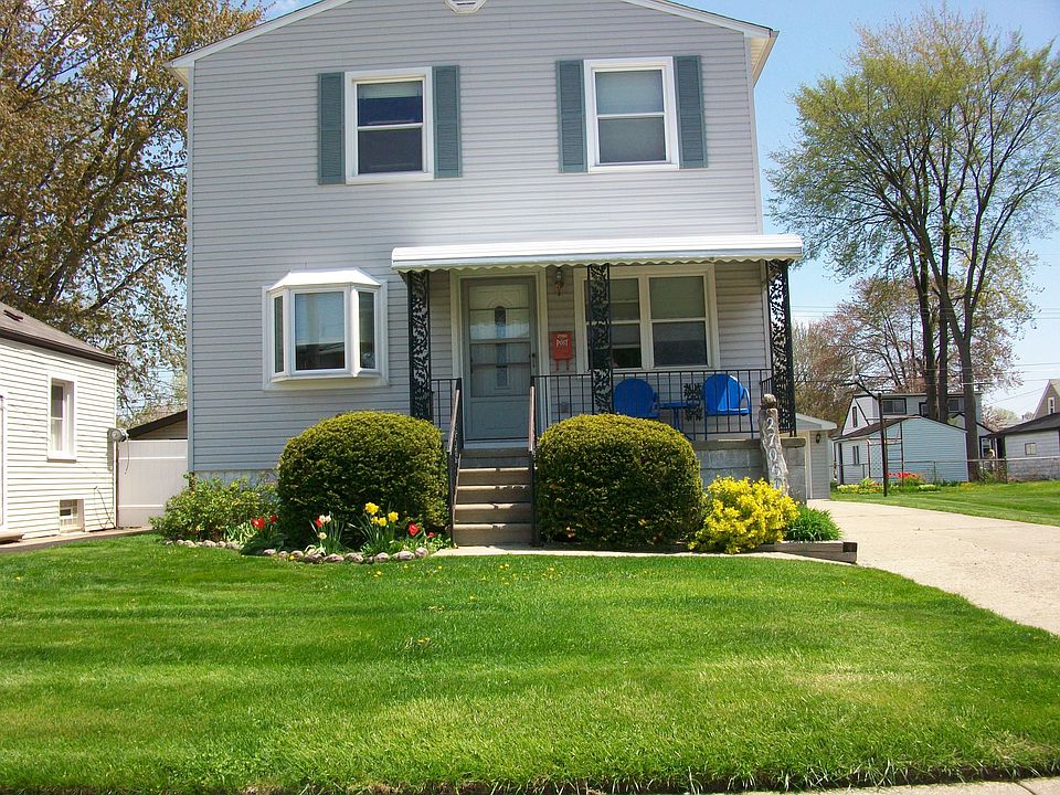 1st image of 27060 Groveland St
