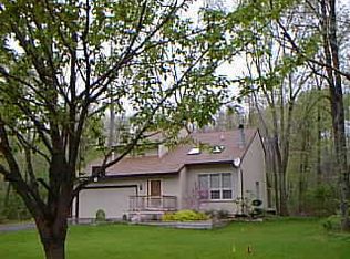 2900 Kensington Dr, Kalamazoo, MI 49008