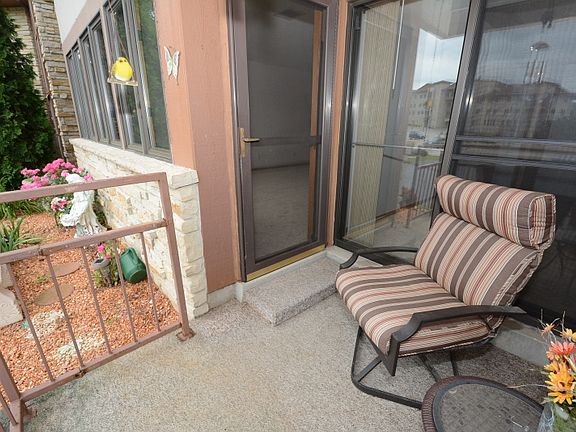 Charming Fenced Patio