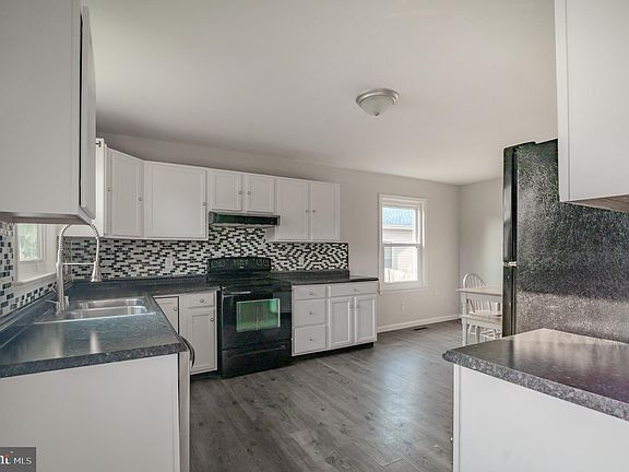4th image of 111 Hotchkiss St