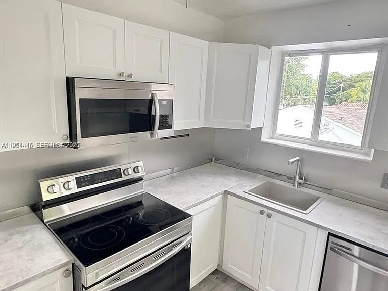 555 NE 70th St #2 — Photo 10