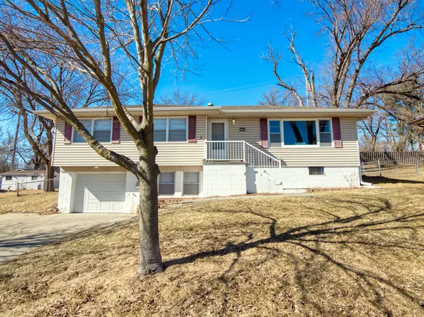 944 S Jefferson St, Papillion, NE 68046