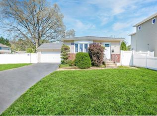 39 Colonial Rd, West Babylon, NY 11704