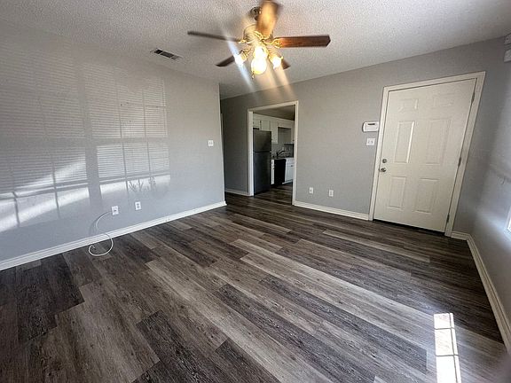4th image of 1718 N Tallowood Dr