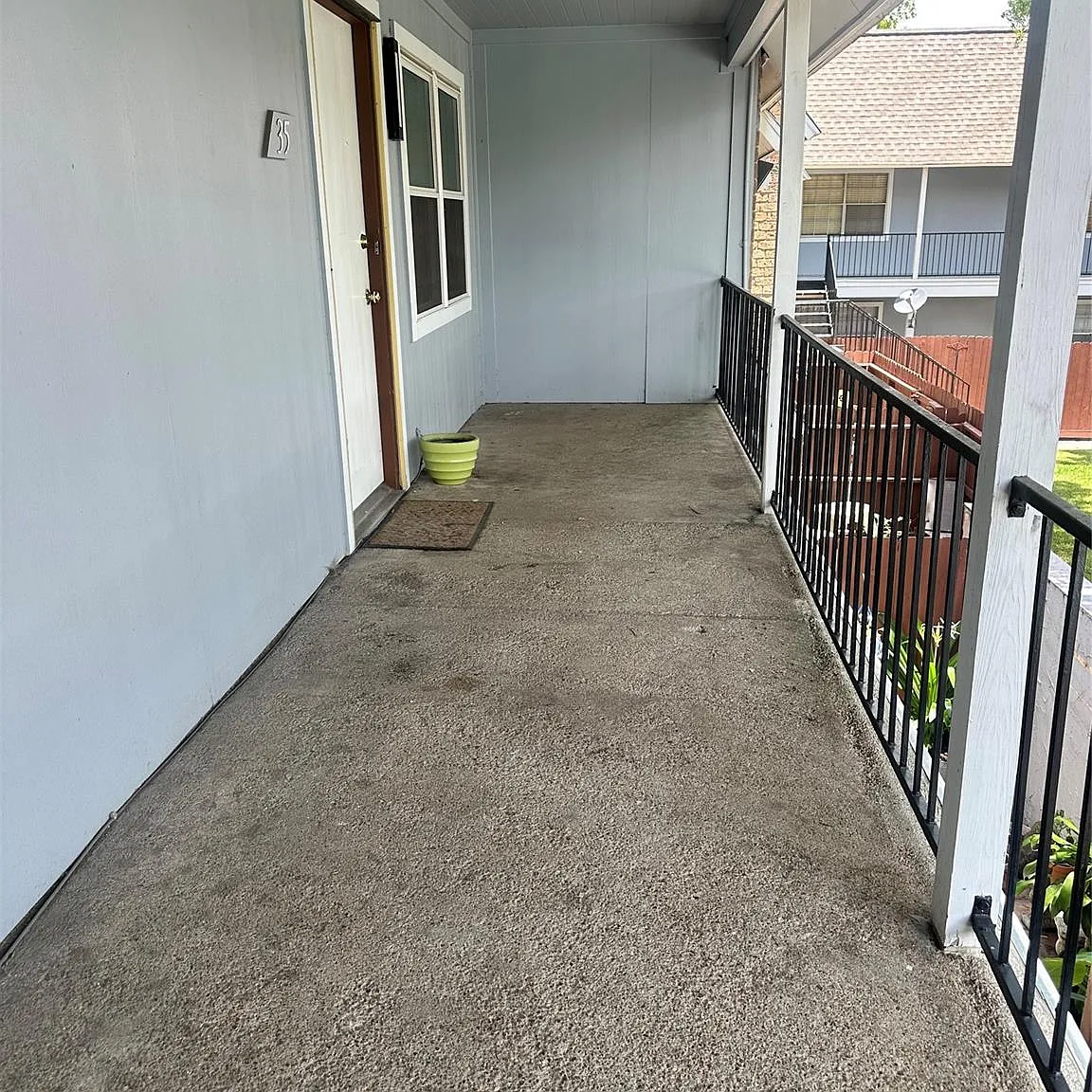 1 bed, 1.0 bath, 696 sqft, $1,150 — Photo 2