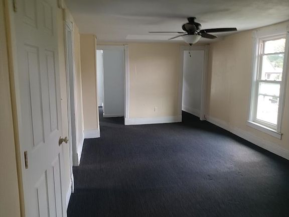 3rd image of 917 W 11th St #2