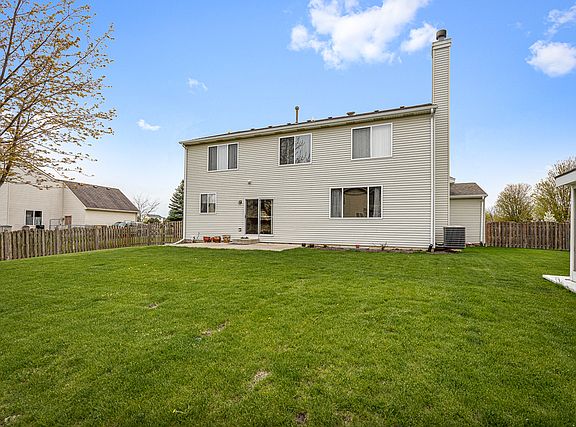 3rd image of 9882 Bennington Dr