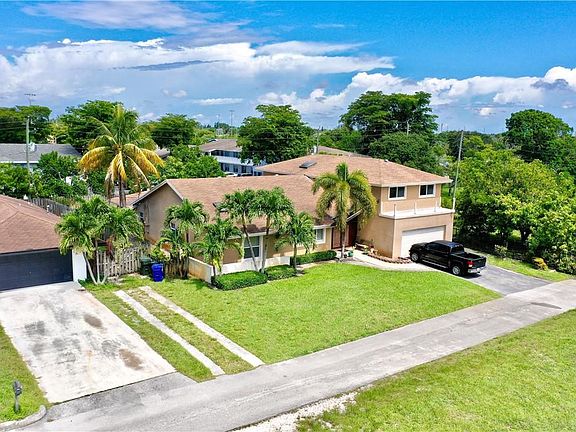 4th image of 2111 NW 14th Avenue