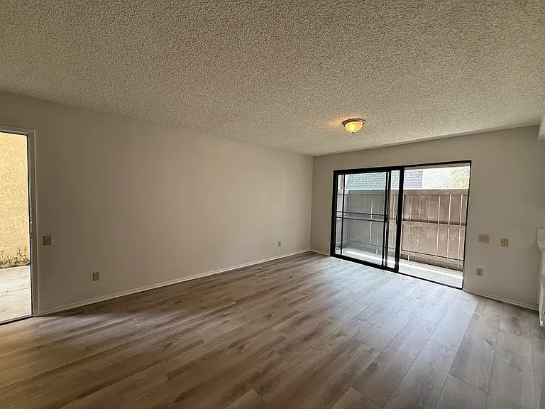 1001 E Cypress Ave — Photo 5