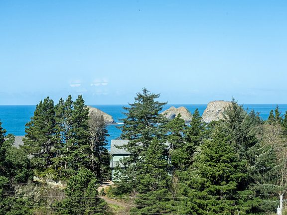 3rd image of 175 Crescent St