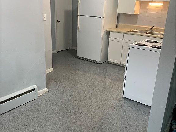 2nd image of 125 Niagara Ave