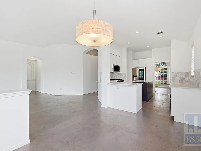 2217 Speidel Dr — Photo 8